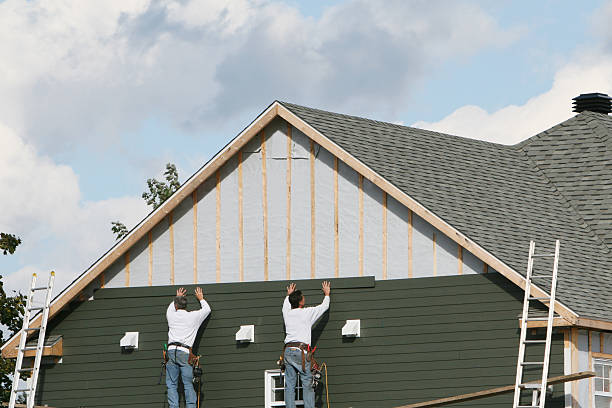 Professional Siding technician working in Richfield, PA